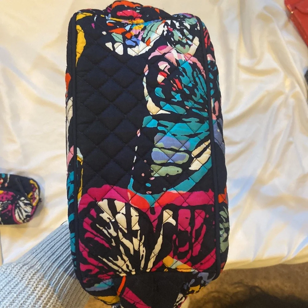 Vera Bradley Butterfly Quilted X body Super Nice condition Bonus matching bag - Picture 8 of 15